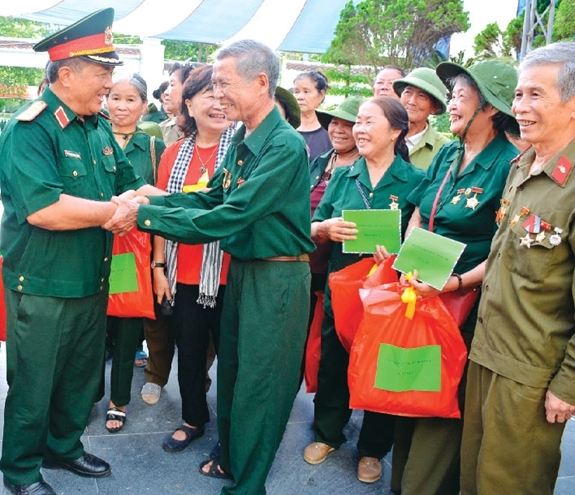 Trung tướng Đoàn Sinh Hưởng: Từ người anh hùng tuổi đôi mươi đến vị tướng Tư lệnh Binh chủng, Quân khu - Bài 2: Từ giảng đường Học viện Manilốpxki đến cương vị Tư lệnh Binh chủng Tăng thiết giáp